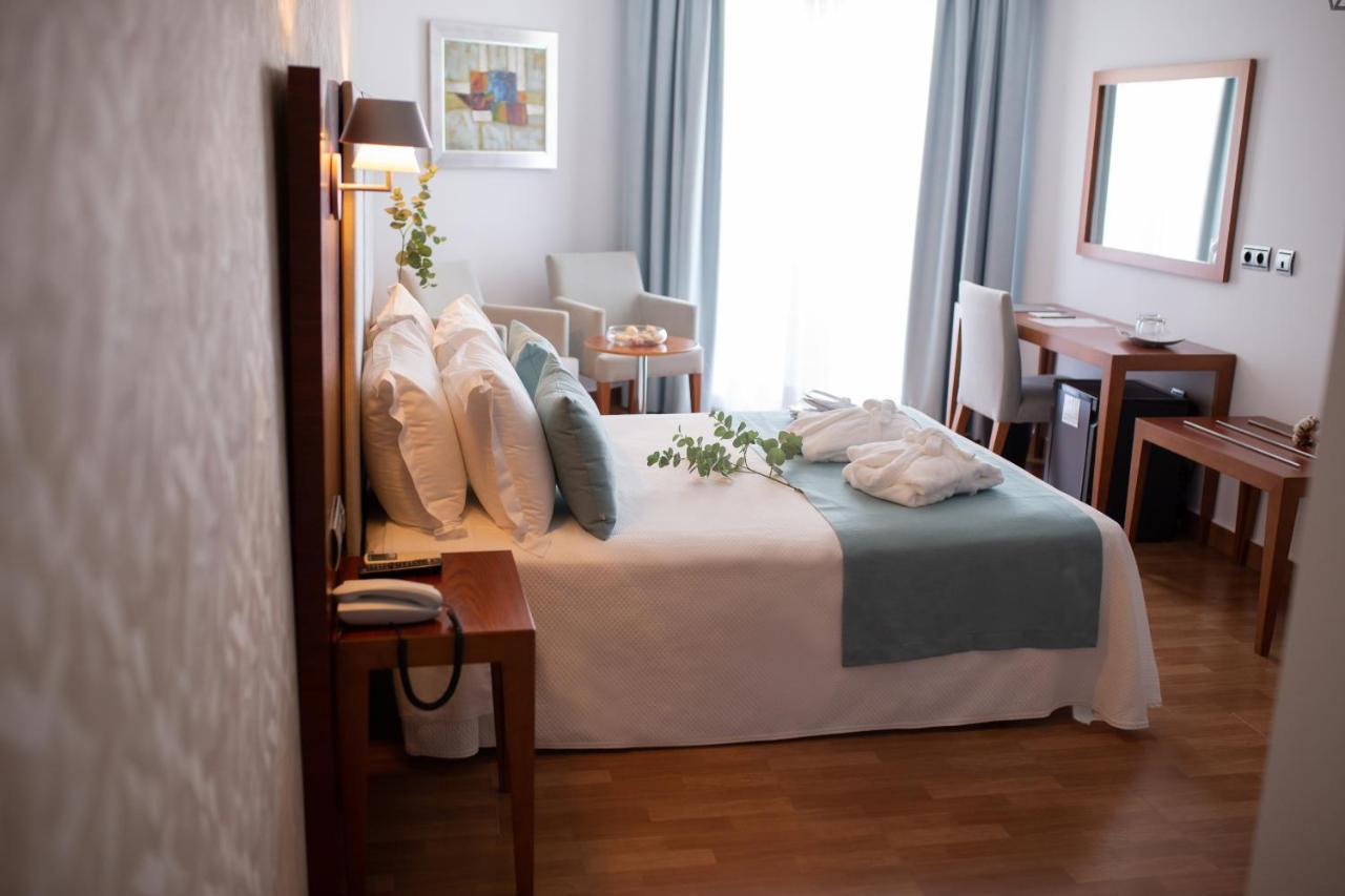 Hotel El Trebol การ์โบเนรัส ภายนอก รูปภาพ