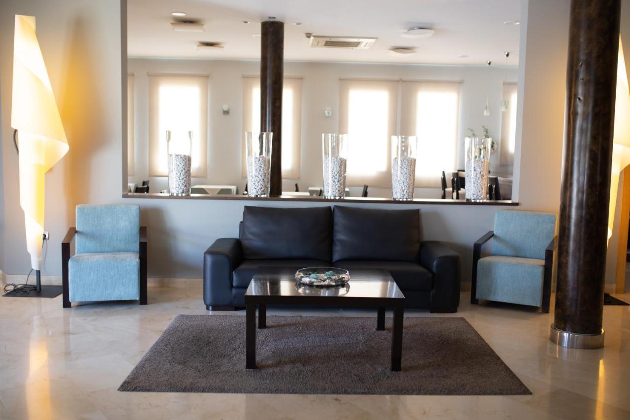 Hotel El Trebol การ์โบเนรัส ภายนอก รูปภาพ