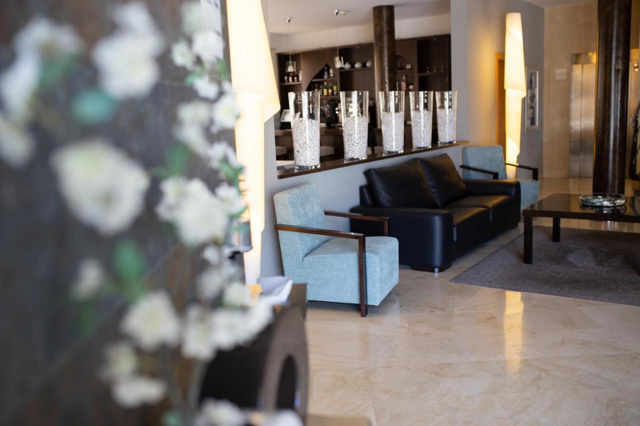 Hotel El Trebol การ์โบเนรัส ภายนอก รูปภาพ