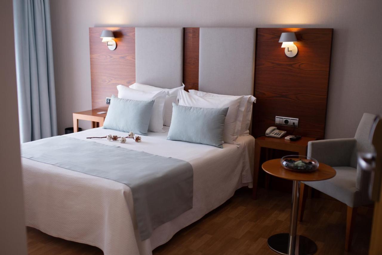Hotel El Trebol การ์โบเนรัส ภายนอก รูปภาพ
