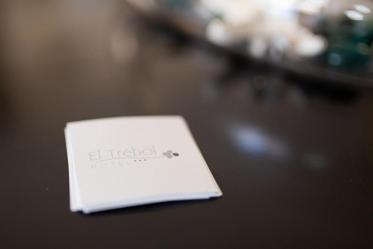 Hotel El Trebol การ์โบเนรัส ภายนอก รูปภาพ